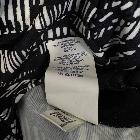 Reebok Small Swimsuit One-Piece Long Sleeves Padded High-Neck Lined Black New - Picture 8 of 10